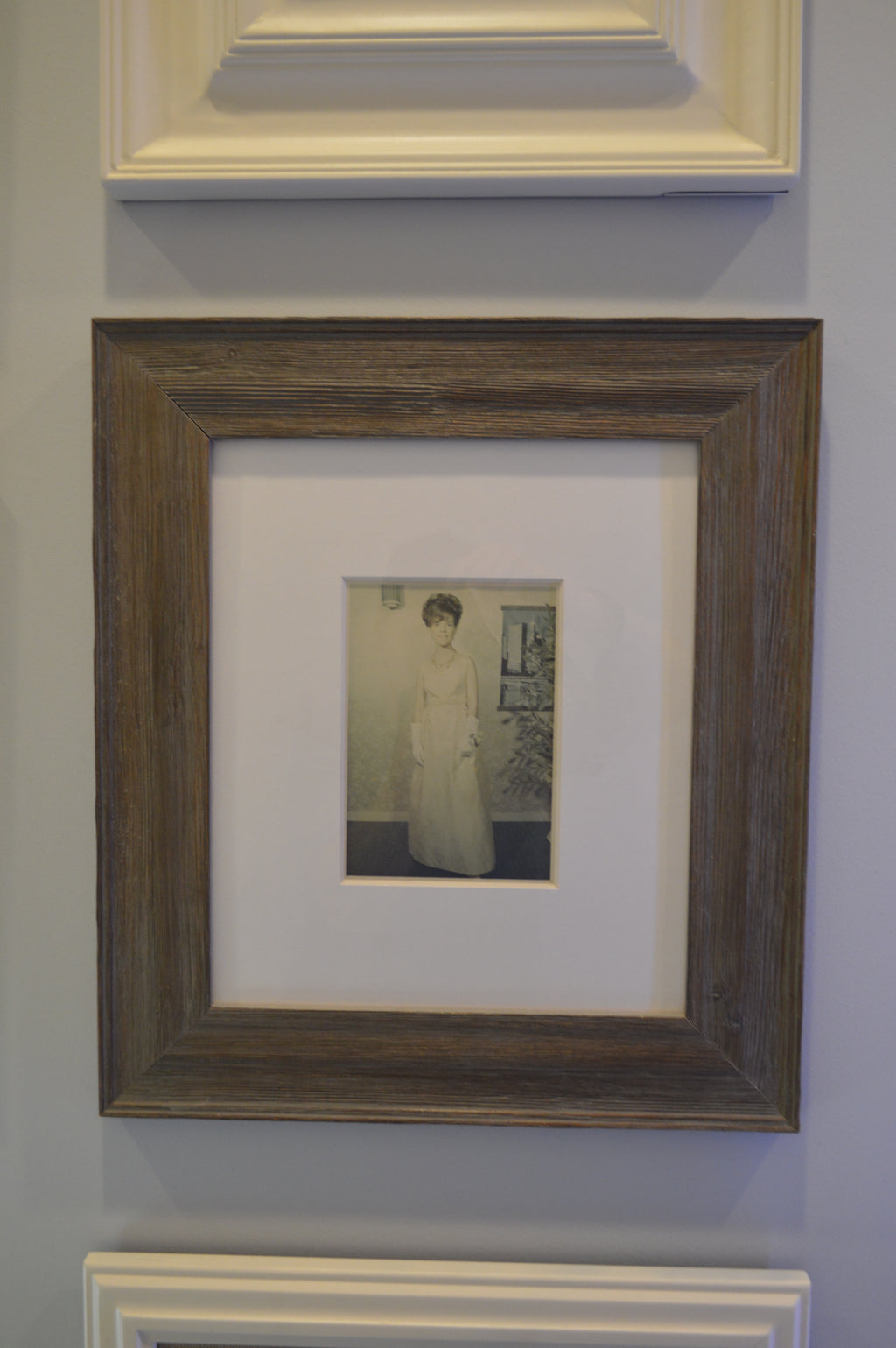 Lindsay Traditional Wood Picture Frame With Interchangeable Mats