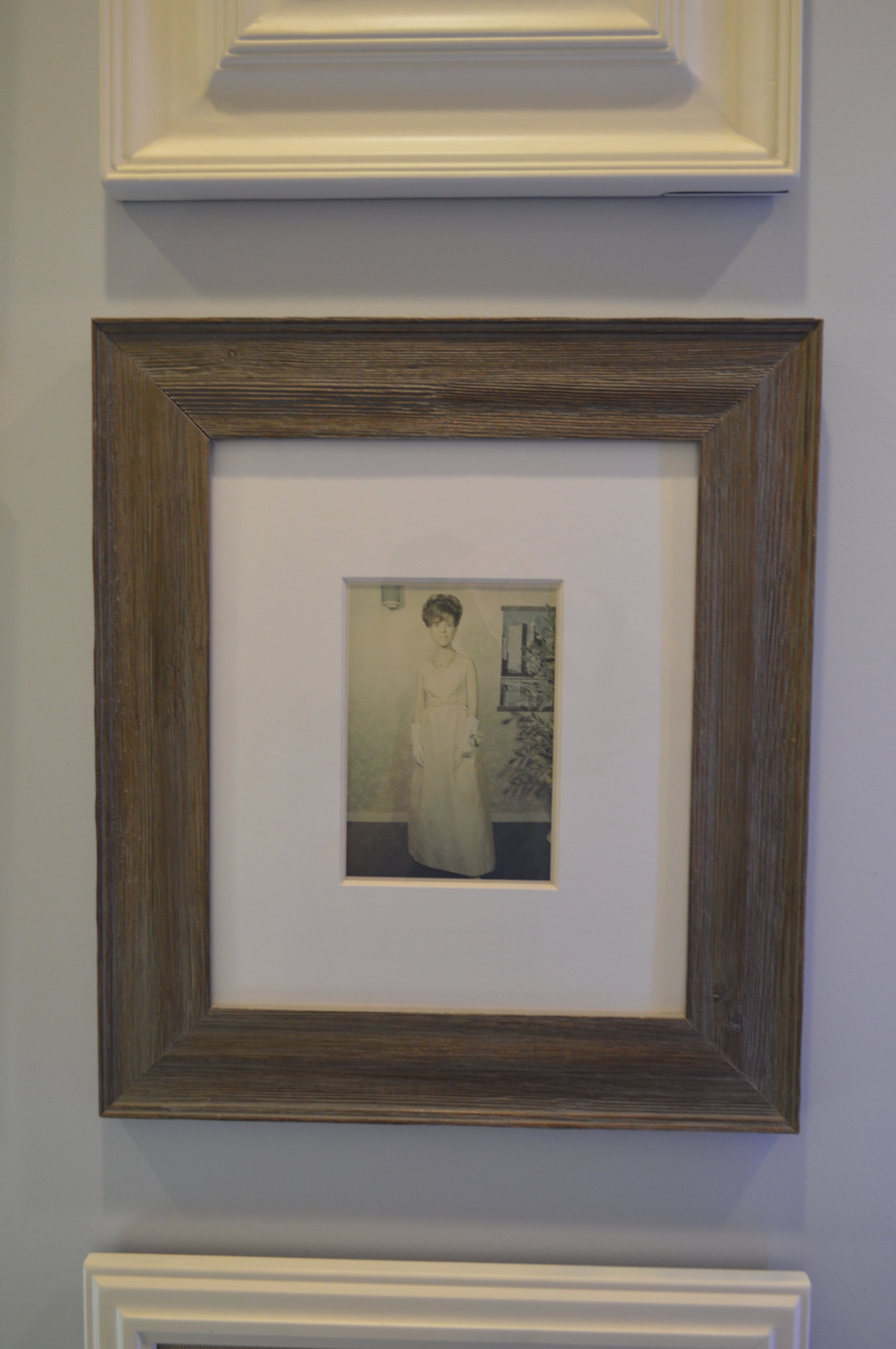 Lindsay Traditional Wood Picture Frame With Interchangeable Mats