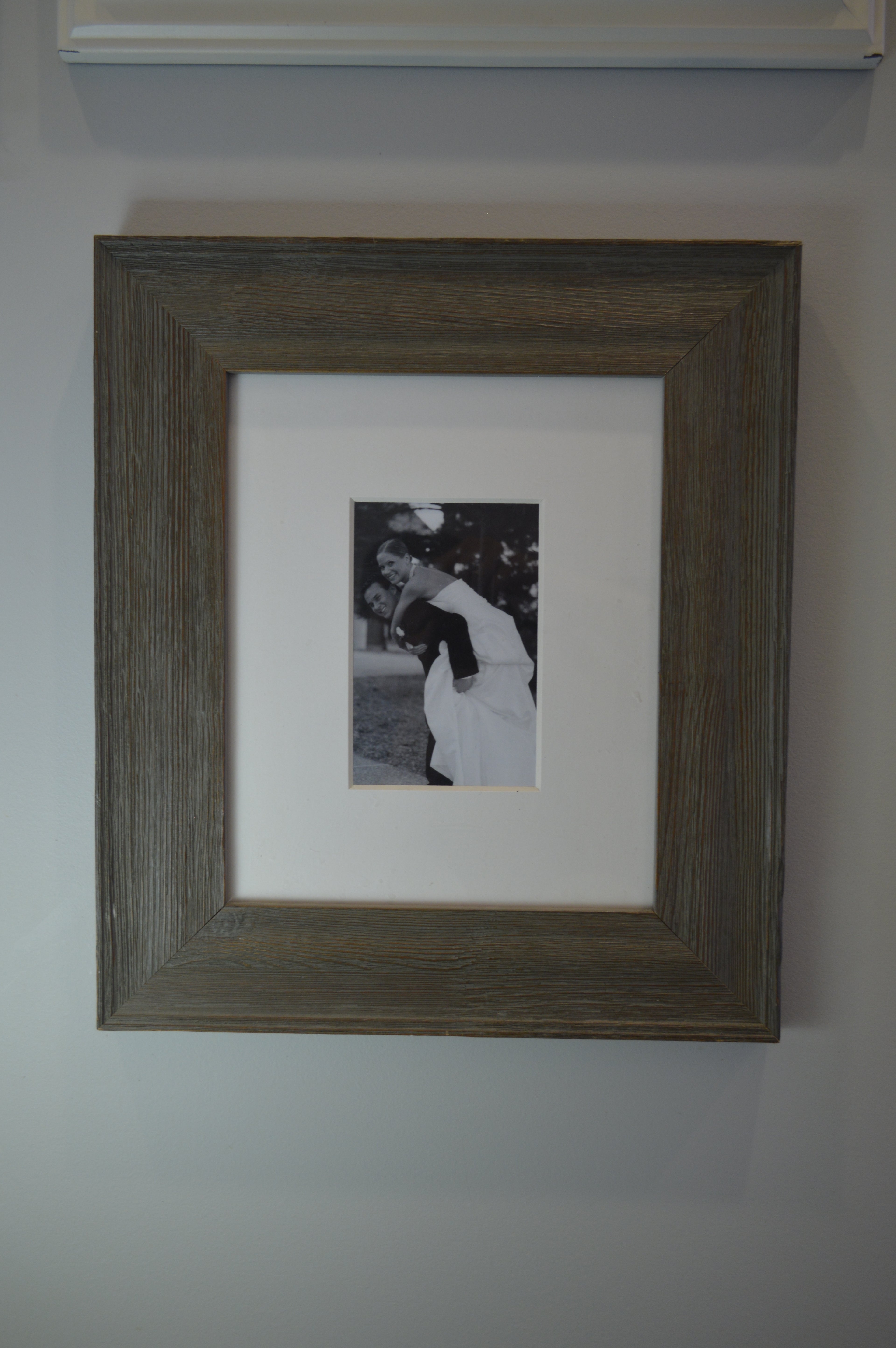 Lindsay Traditional Wood Picture Frame With Interchangeable Mats